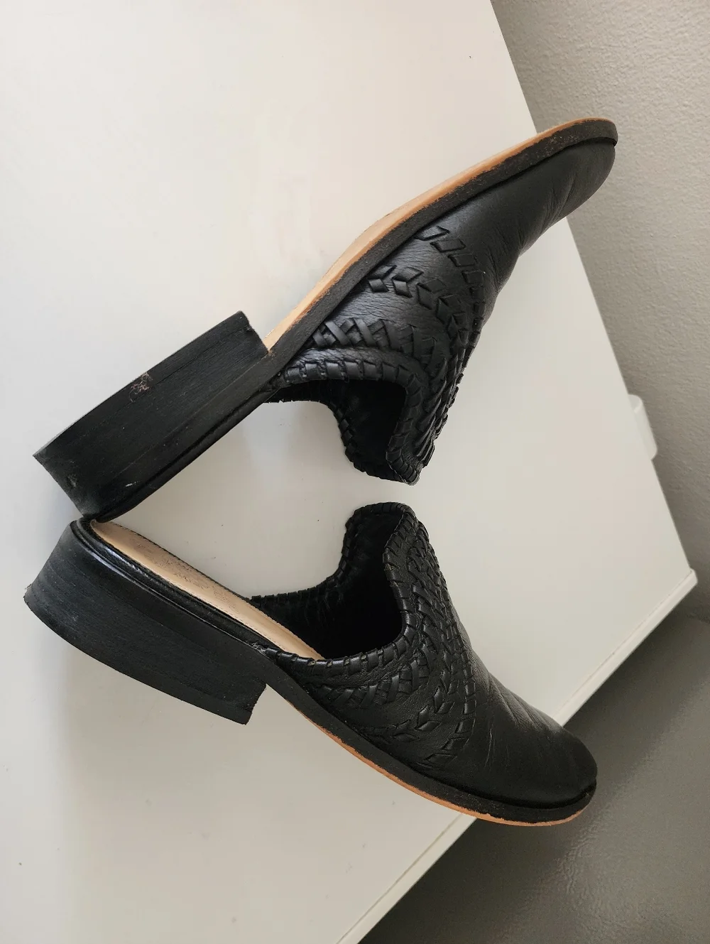 Vince Camuto Sona Mule sandals Women's Size 9.5 Pointy Toe Shoe Black Leather - Picture 8 of 11